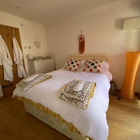 The Retreat, A Relaxing Getaway For Couples Apartman Hambrook Kültér fotó