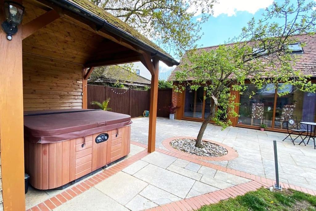 The Retreat, A Relaxing Getaway For Couples Apartman Hambrook Kültér fotó
